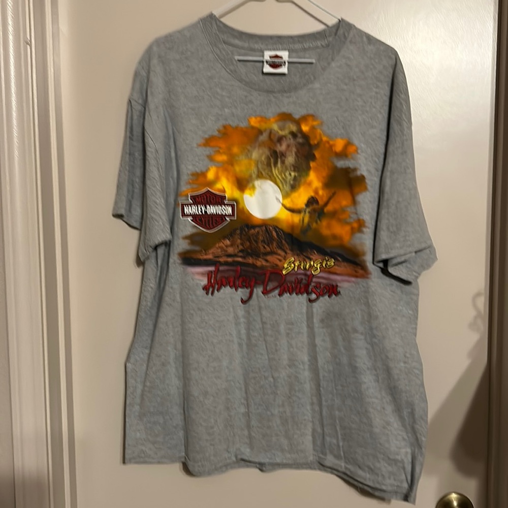 Harley Davidson tee shirt.